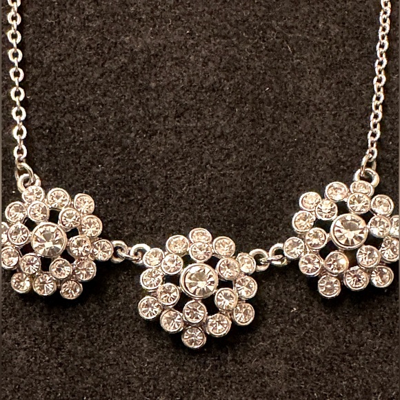 Very pretty and stylish matching Rhinestone Necklace and earrings - Picture 3 of 7